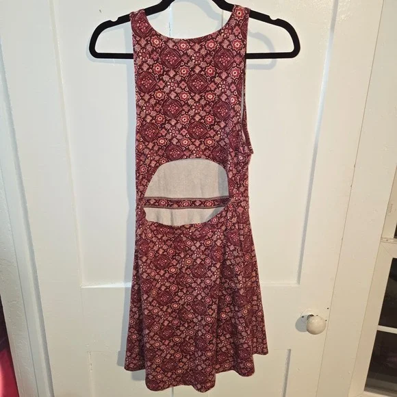 Hollister Red Geometric Medallion Print Sleeveless Skater Dress, M, Back Cut Out - Picture 2 of 9